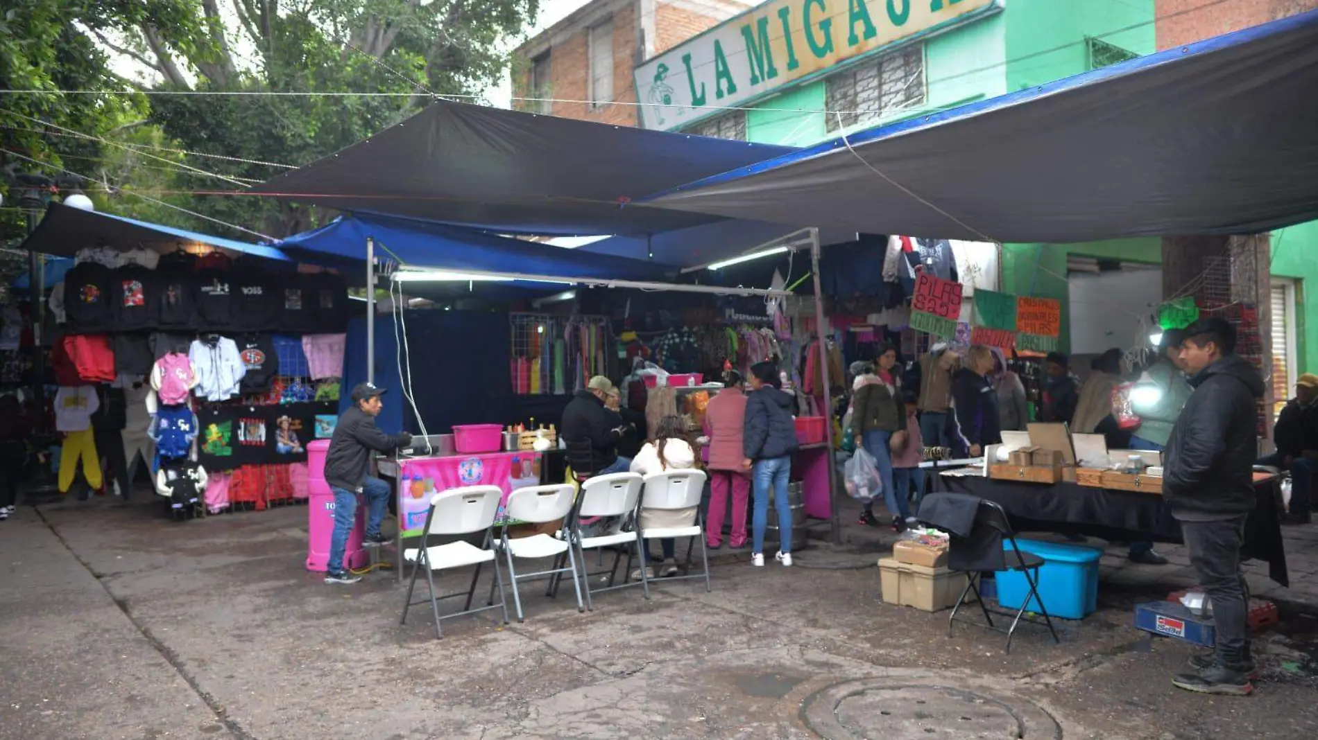 Comercio inunda alrededores de mercados (1)